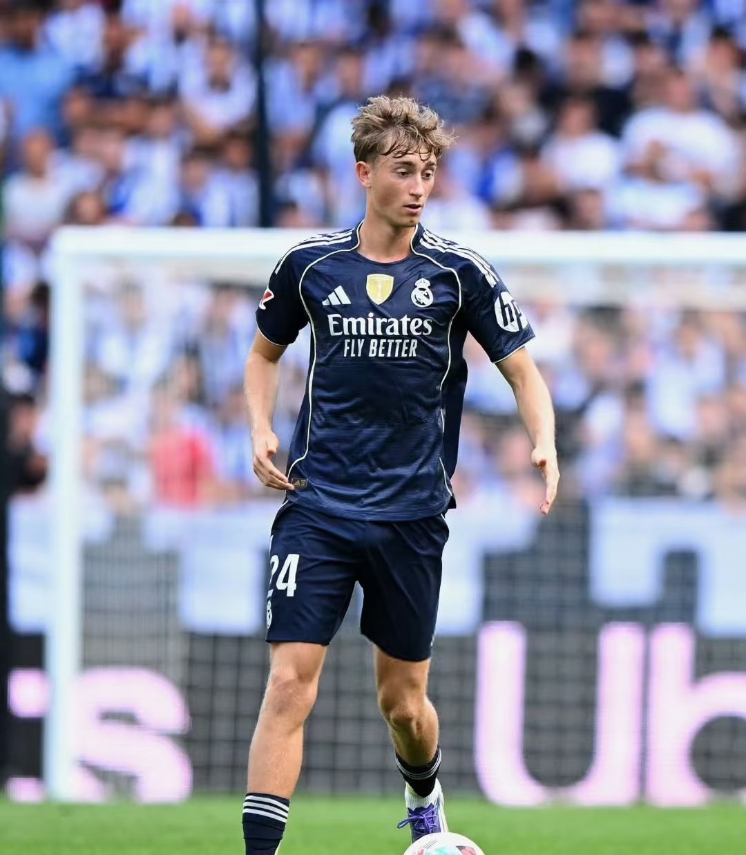 包含赛后英超焦点战，皇家马德里遗憾出局，震撼外界，纪律约束更严格的词条