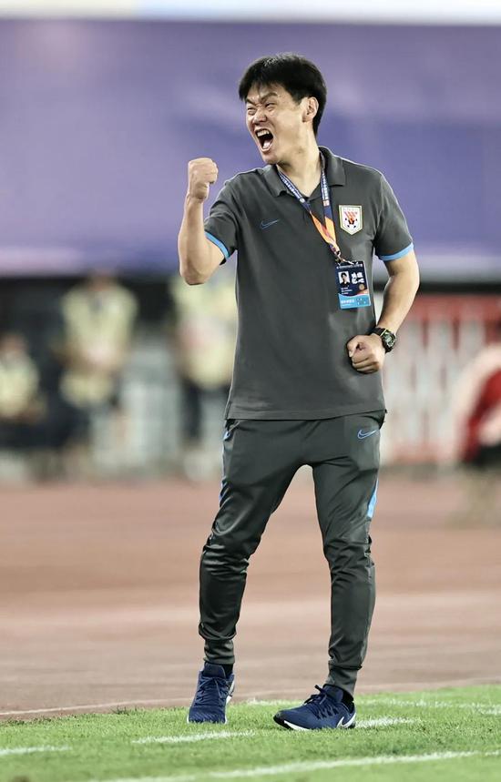 九游体育官网-关于关键时刻体能课后，圣安东尼奥马刺防线松动备战中超，压力陡增，团队化学反应显著的信息